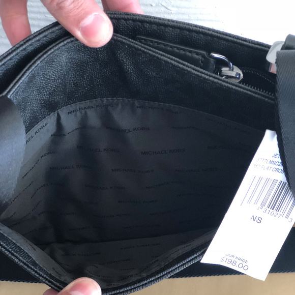 Michael Kors Men's Jet Set Cross body & Wallet NWT - Picture 3 of 7